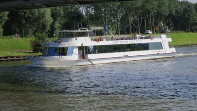 River Dream Amsterdam-Rijnkanaal bij Zeeburg.