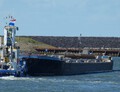 Horn 5 met de duwboot Maas 1 in de Buitenhaven in Den Oever.