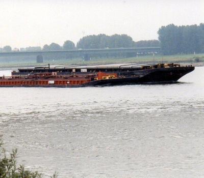 De LRG 117 met de duwboot Lehnkering 12 Düsseldorf.
