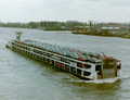 Ciska met de duwboot Broedertrouw II in Sliedrecht.