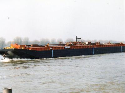 De LRG 262 met de duwboot Lehnkering 17 Lörick.