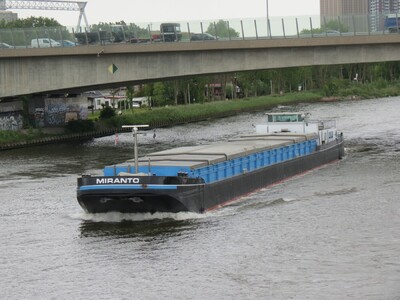 Miranto op het Amsterdam-Rijnkanaal ter hoogte van de Nesciobrug.