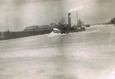 De Pampus ijs aan het breken in Vreeswijk (1947).