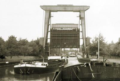 De Wilmine op het Dortmund-Eemskanaal (1960).