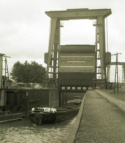 De Binchen IV in 1960 op het Dortmund-Ems-Kanal.