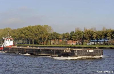 E 509 met de duwboot Waterpoort in Loenersloot.