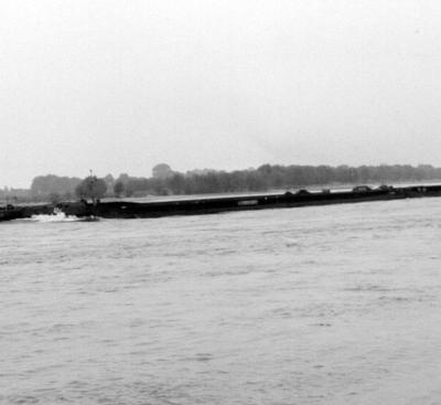 De EWT 406 met de duwboot Veerhaven VII - Walrus Wesel.