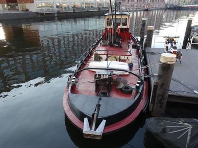 Onbekende sleepboot De Ruyterkade Amsterdam.