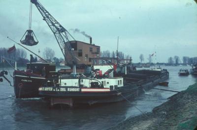 Heinrich & kraanschip Carling op de Boven Rijn.