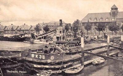 De B.K. 36 rond 1954 in de Sliedrechtse haven.