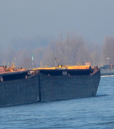 De Veerhaven 87 met de duwboot Herkules II Xanten.