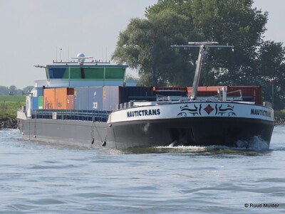Nautictrans afvarend op de IJssel bij Bronckhorst.