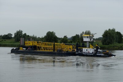 Hebolift 4 met de duwboot Catharina 5 op de Waal.