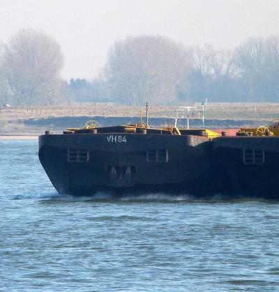 Veerhaven 84 met de duwboot Herkules II Xanten.