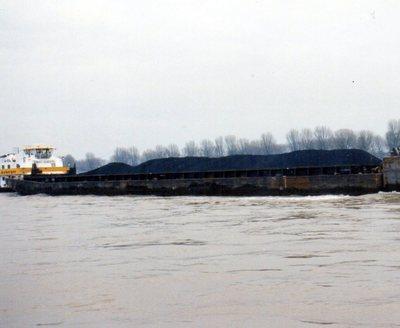 De CFNR 352 met de duwboot Albert Auberger Düsseldorf.