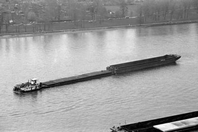 De CFNR 263 met de duwboot Metz Koblenz.