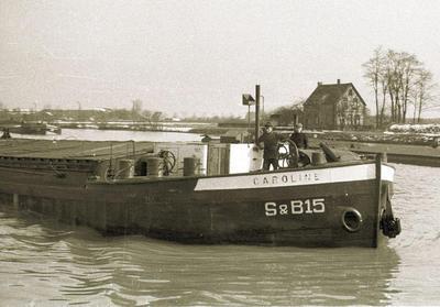 De Caroline S & B 15 op het Rhein-Herne-Kanal in 1951.