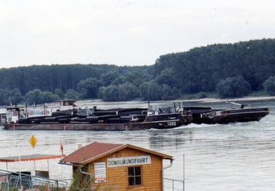 De MHRT 1062 met de duwboot Sopron & MHRT 1303 & MHRT 1078 Orth.