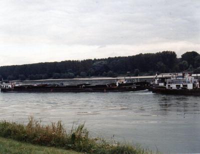 De MHRT1078 met de duwboot Sopron & MHRT 1062 & MHRT 1303 Orth.