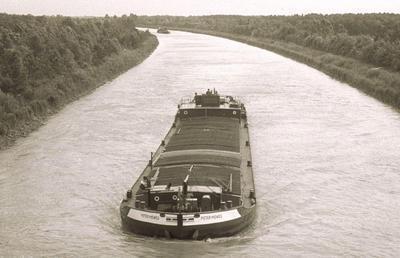 De Peter Mewes op het Dortmund Ems Kanal in 1960.