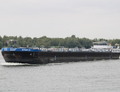 Eiktank 251 op de Oude Maas.