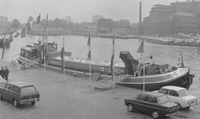 Onbekende motorvrachtschip Coolhaven Rotterdam.