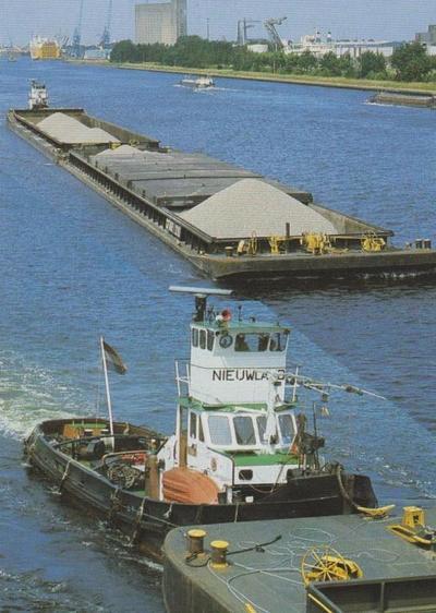 De CFNR 208 en duwboot Nieuwland kanaal van Gent naar Terneuzen.
