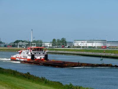 De Veerhaven 27 met de duwboot Veerhaven VII Hartelkanaal.