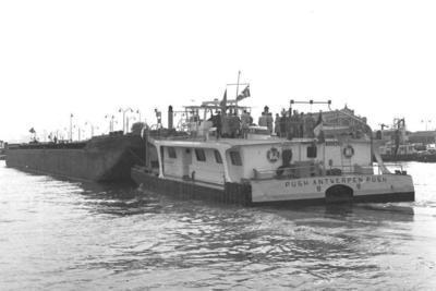 De B.A.M. 13 met de duwboot Push Antwerpen.