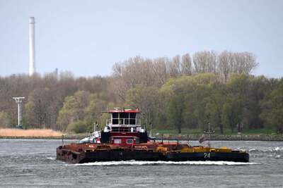 HGK 24 & HGK 34 met de duwboot Herkules X op de Oude Maas.