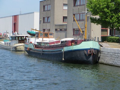 Onbekende motorvrachtschip Antwerpen.