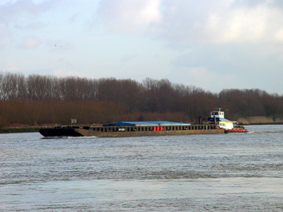 De Mitchel met de duwboot Bereboot Oude Maas.