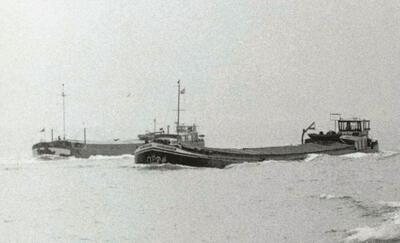 Onbekende motorvrachtschip op het IJsselmeer.