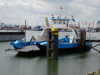 Onbekende veerpont Waalhaven Rotterdam.