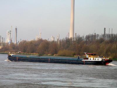 Onbekende motorvrachtschip Oude Maas Spijkenisse.
