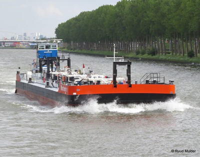 Martens 11 op het Amsterdam Rijnkanaal.