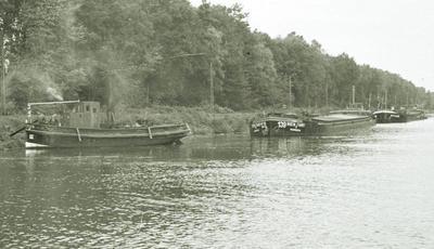 Rheinfahrt 139 achter de Hildegard in 1949 op het Dortmund-Ems-Kanal.