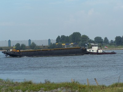 WD 2 met de duwboot Liberte Zaltbommel.
