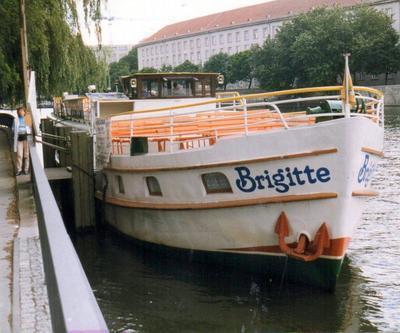 Brigitte op de Spree Berlin.
