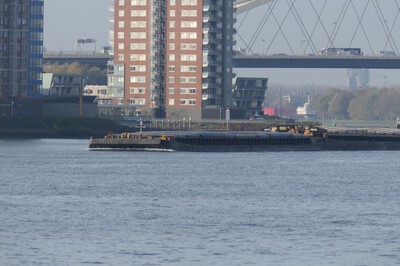 Atla 2 met de duwboot Bo-Jo Nieuwe Maas Rotterdam.