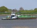 Antwerpen 12 met de duwboot Aquamarin Streefkerk.