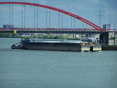 Ambulant 54 met de duwboot Maasstroom 8 Buiten IJ Amsterdam.
