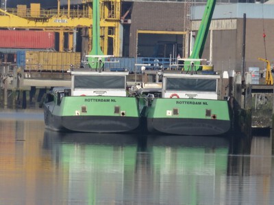 Onbekende motorvrachtschepen Maashaven Rotterdam.