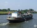 Tsjerk Hiddes op het Amsterdam Rijnkanaal.