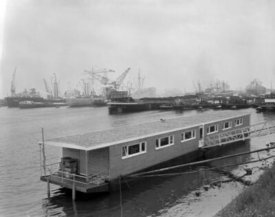 Winkelschip Waalhaven Rotterdam.