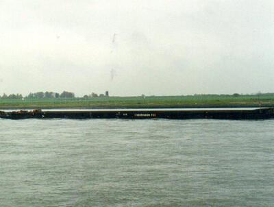Veerhaven 73 met de duwboot Veerhaven IX Wesel.