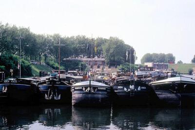 Elkantara Maasbracht voor de oude sluis zomer 1991.