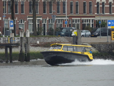MSTX 13 op de Nieuwe Maas in Rotterdam.