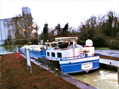 Tchiki Boum canal du Marne.