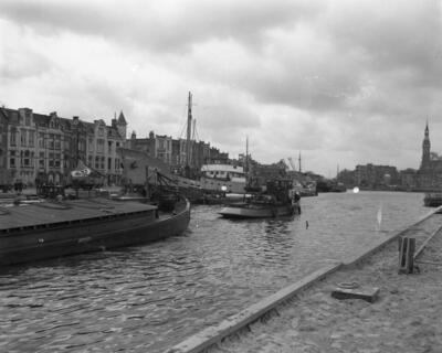 Seam 7 met de motorsleepboot Hondsbosch Groningen.